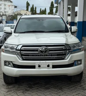 Toyota Land Cruiser 4.6 V8 ZX 2019 White