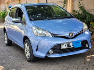 Toyota Vitz 2015 Silver