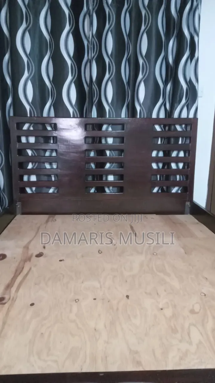 Bed 5 *6 Wooden Strong Mahogany Bed