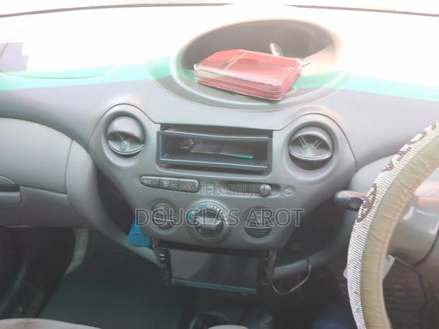 Toyota Vitz 1.3 AWD 3dr 2000 Gray - thumbnail 5