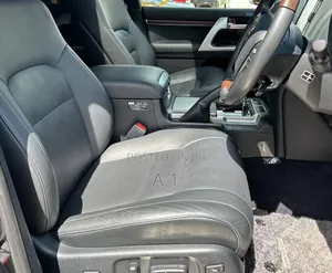 Toyota Land Cruiser 4.6 V8 ZX 2019 Black