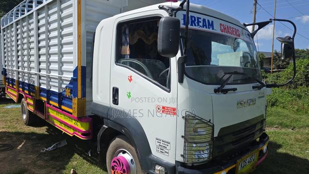 Isuzu FRR 90 2023 White - thumbnail 3