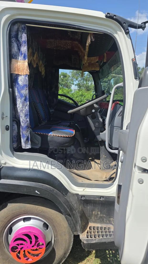 Isuzu FRR 90 2023 White - thumbnail 4