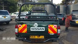 Nissan NP300 2008 Green