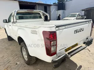 Isuzu D-MAX 2013 White