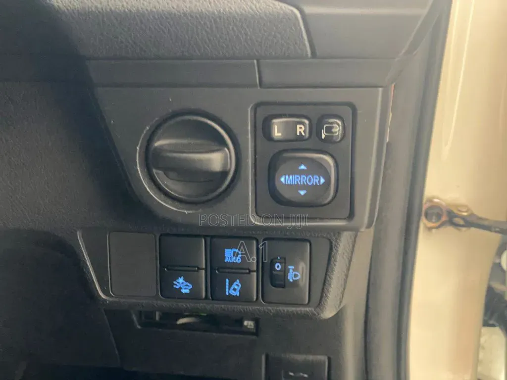Toyota Axio 1.5 X 4WD 2019 Silver