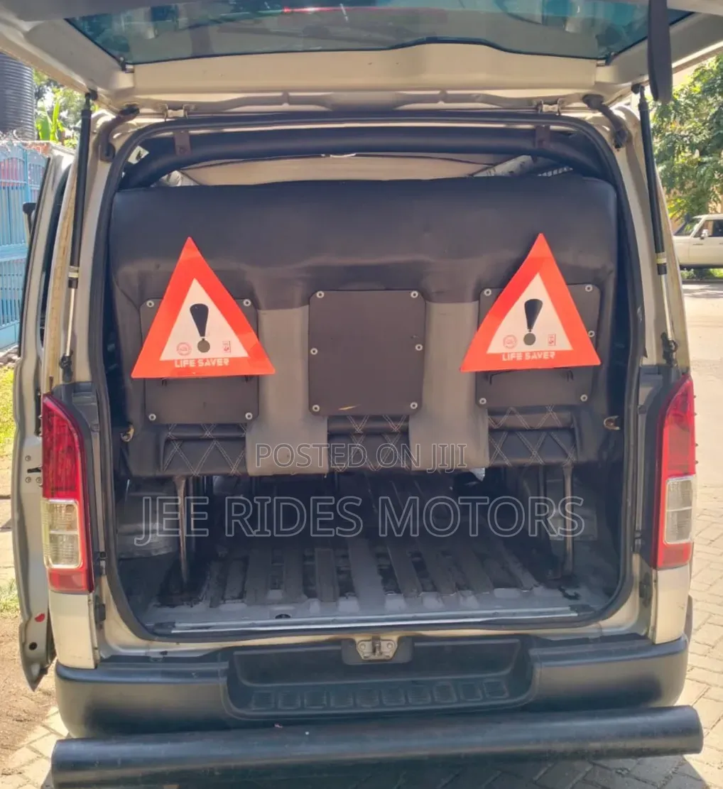 Toyota HiAce 2016 Silver