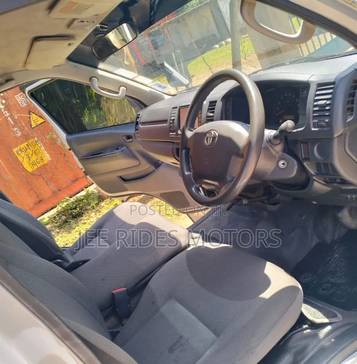 Toyota HiAce 2016 Silver