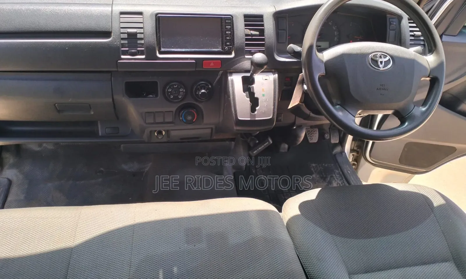 Toyota HiAce 2016 Silver