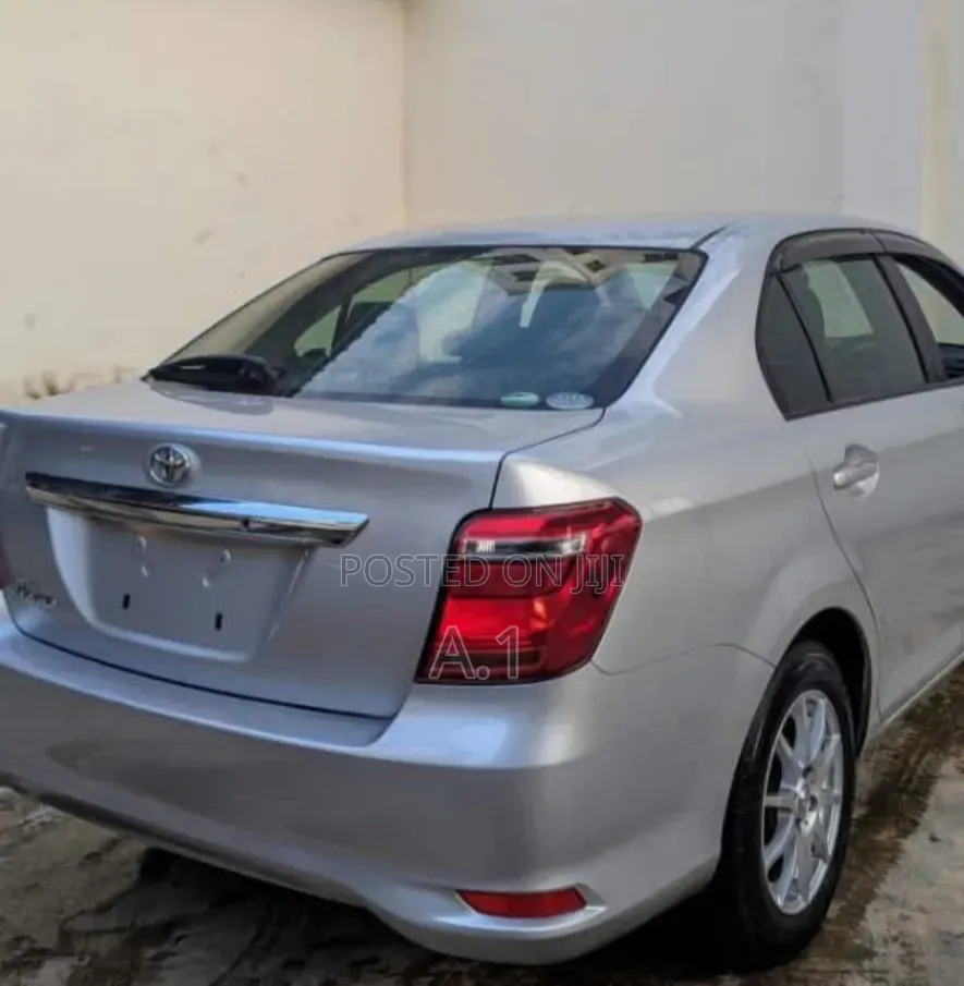 Toyota Axio 1.5 X 4WD 2019 Silver