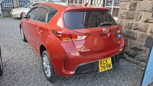 Toyota Auris 2012 Red