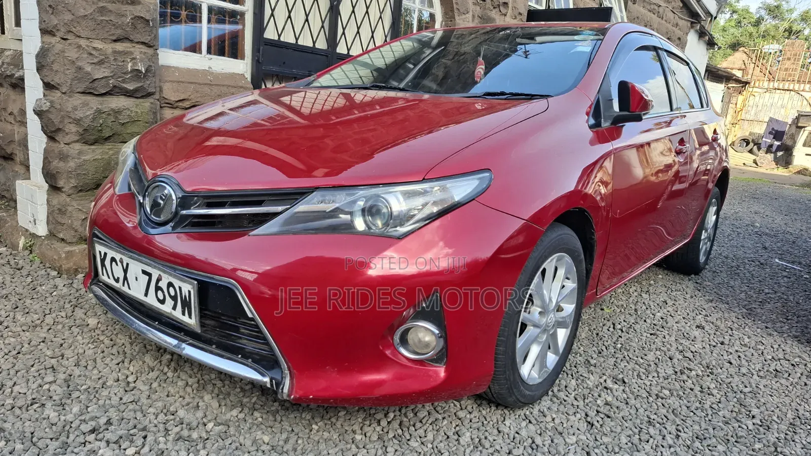 Toyota Auris 2012 Red