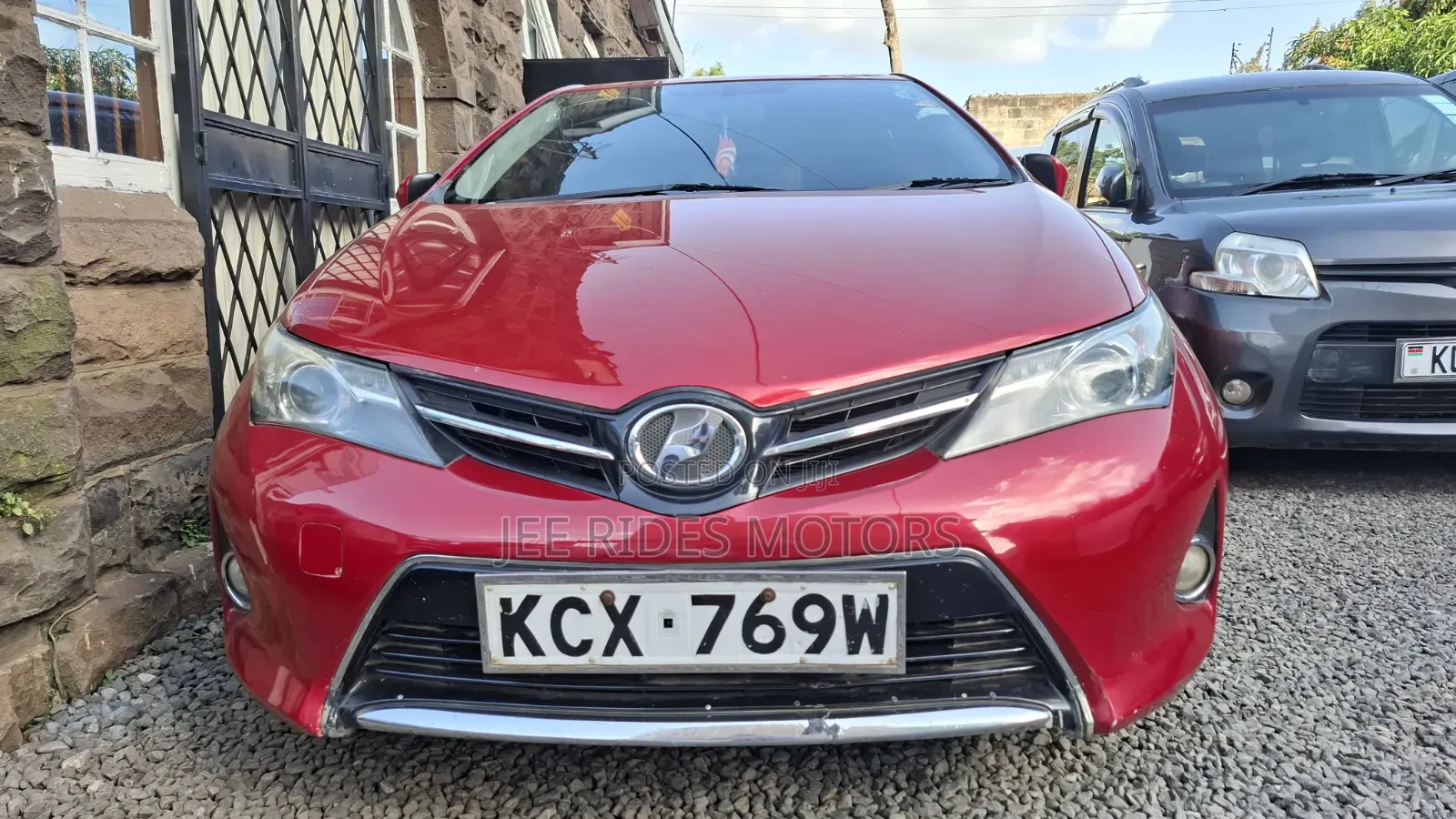 Toyota Auris 2012 Red