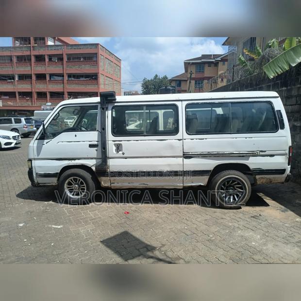 Nissan Caravan (Urvan) 2004 White - thumbnail 2