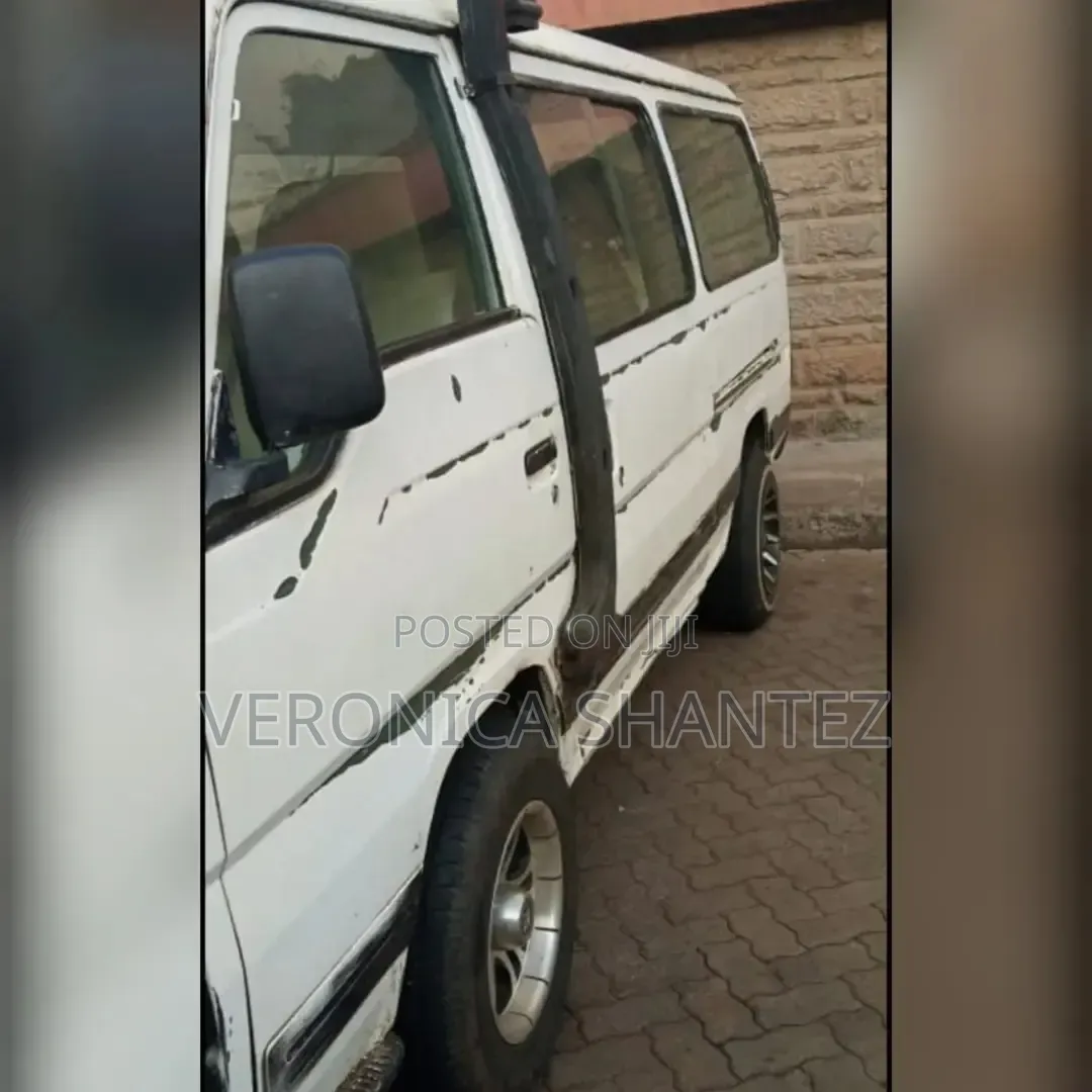 Nissan Caravan (Urvan) 2004 White