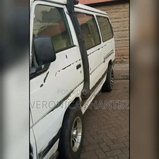 Nissan Caravan (Urvan) 2004 White - thumbnail 4
