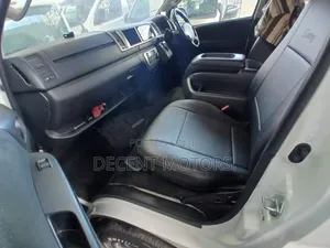Toyota HiAce 2019 White