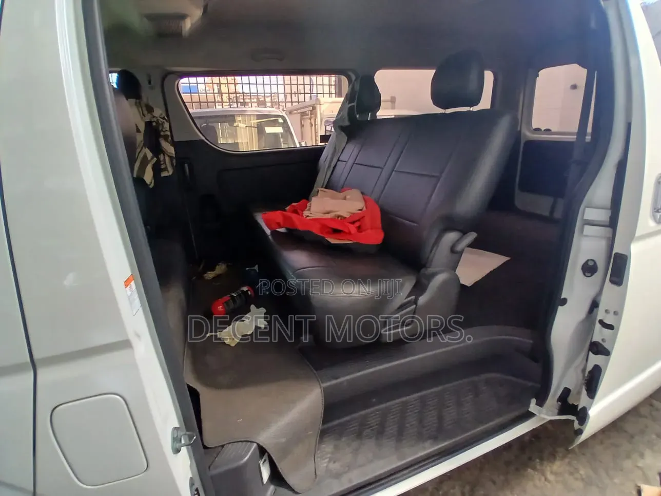 Toyota HiAce 2019 White