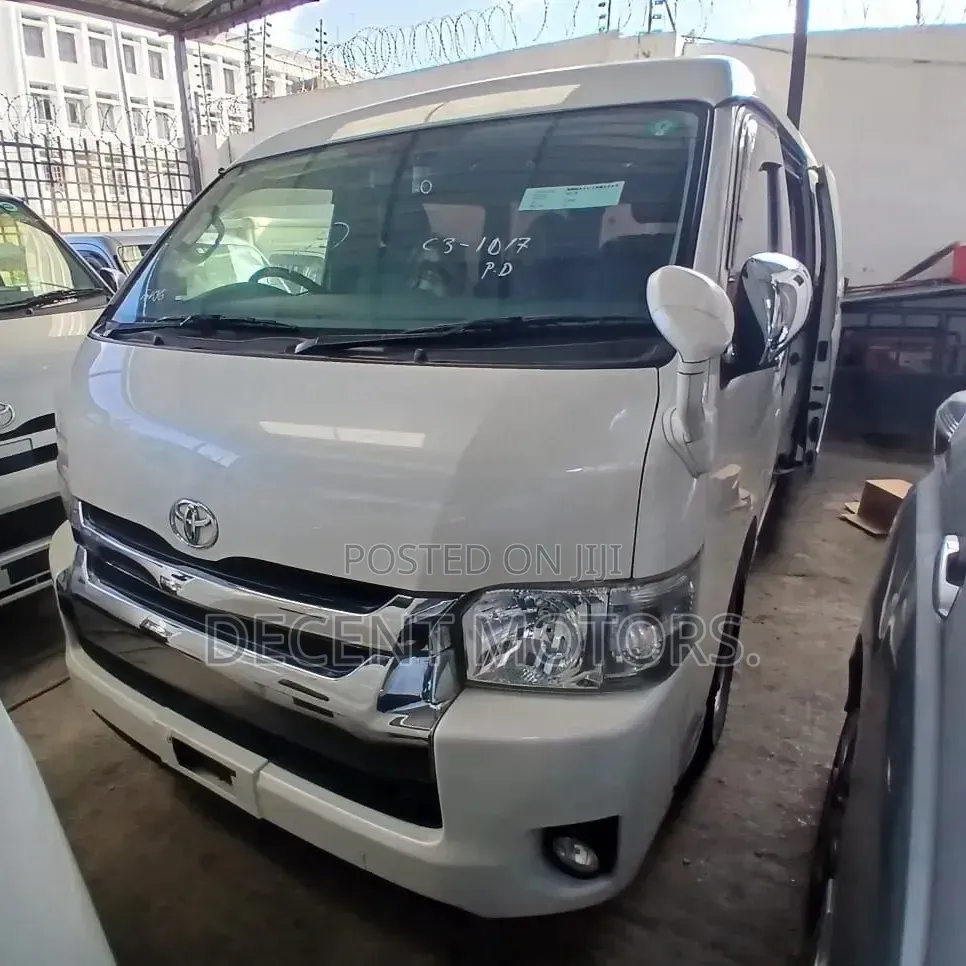 Toyota HiAce 2019 White