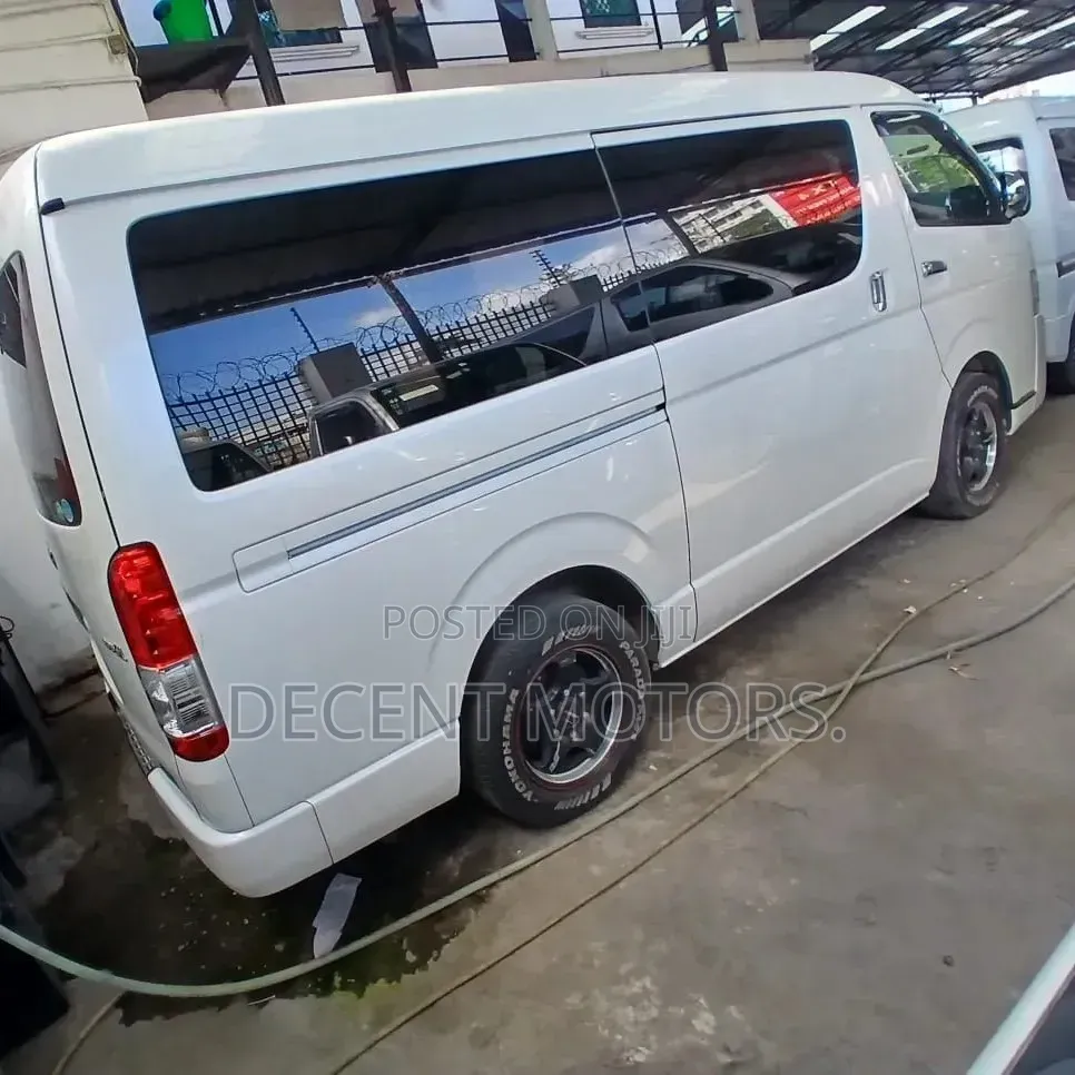 Toyota HiAce 2019 White