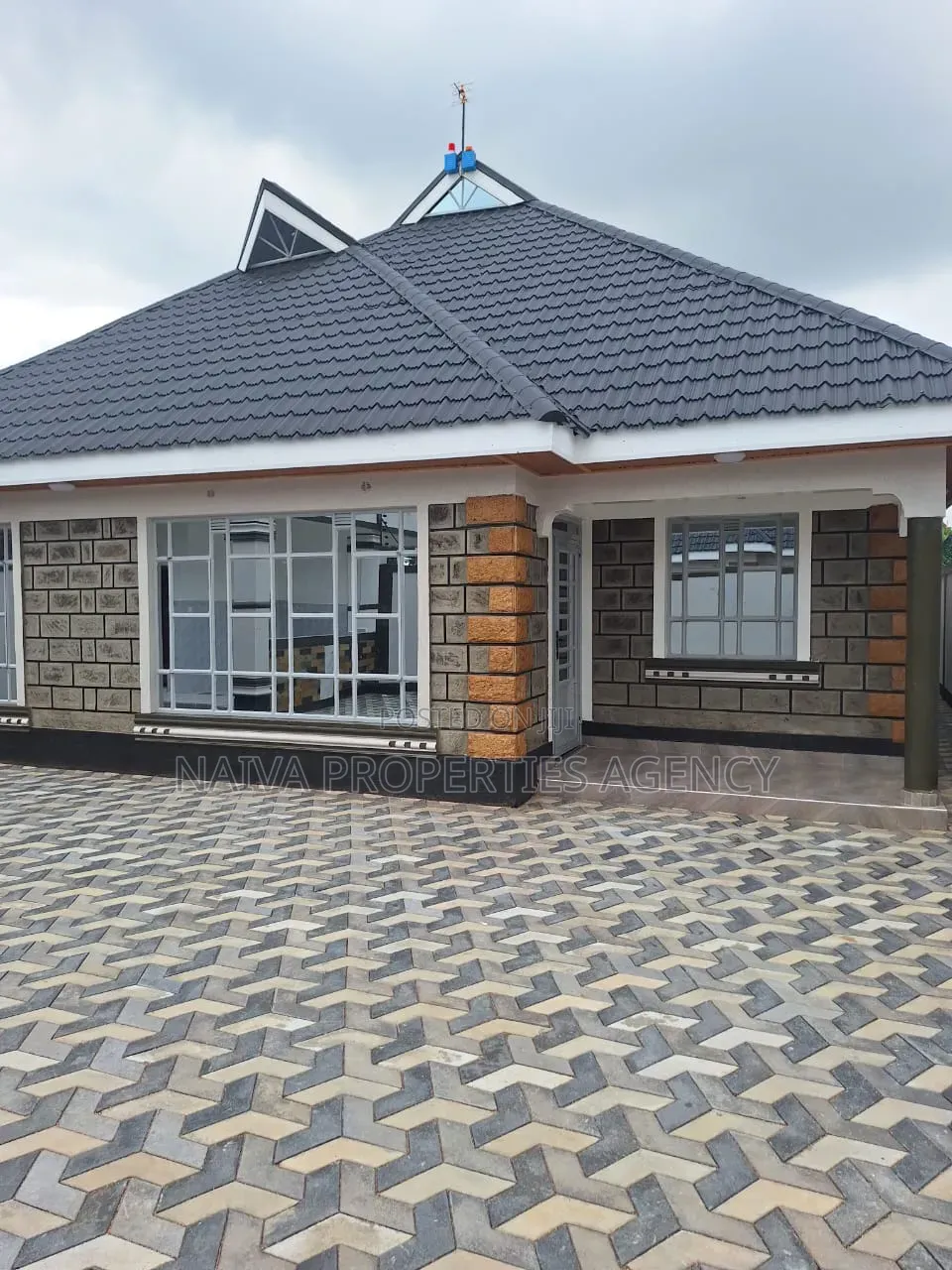 3bdrm Bungalow in Kimbo for sale