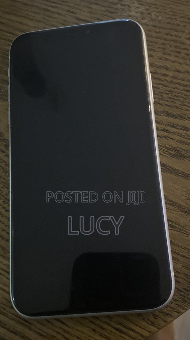 Apple iPhone XR 64 GB White