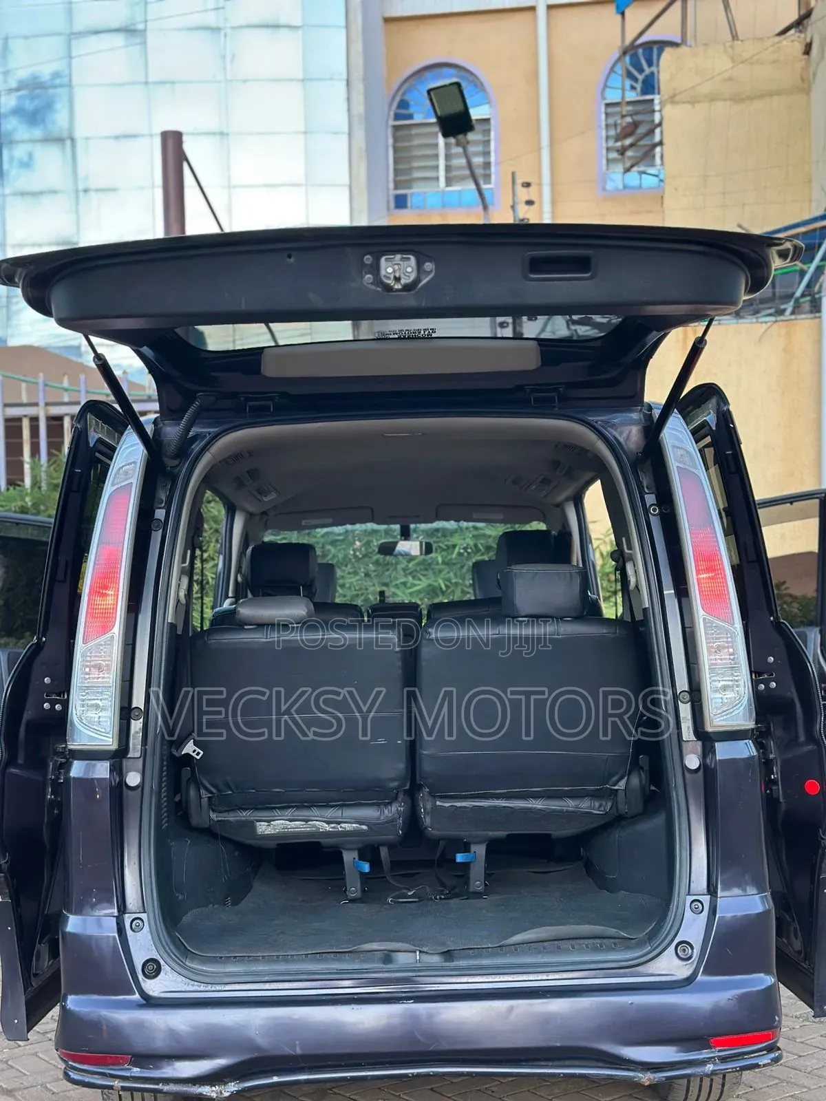 Nissan Serena 2012 Purple