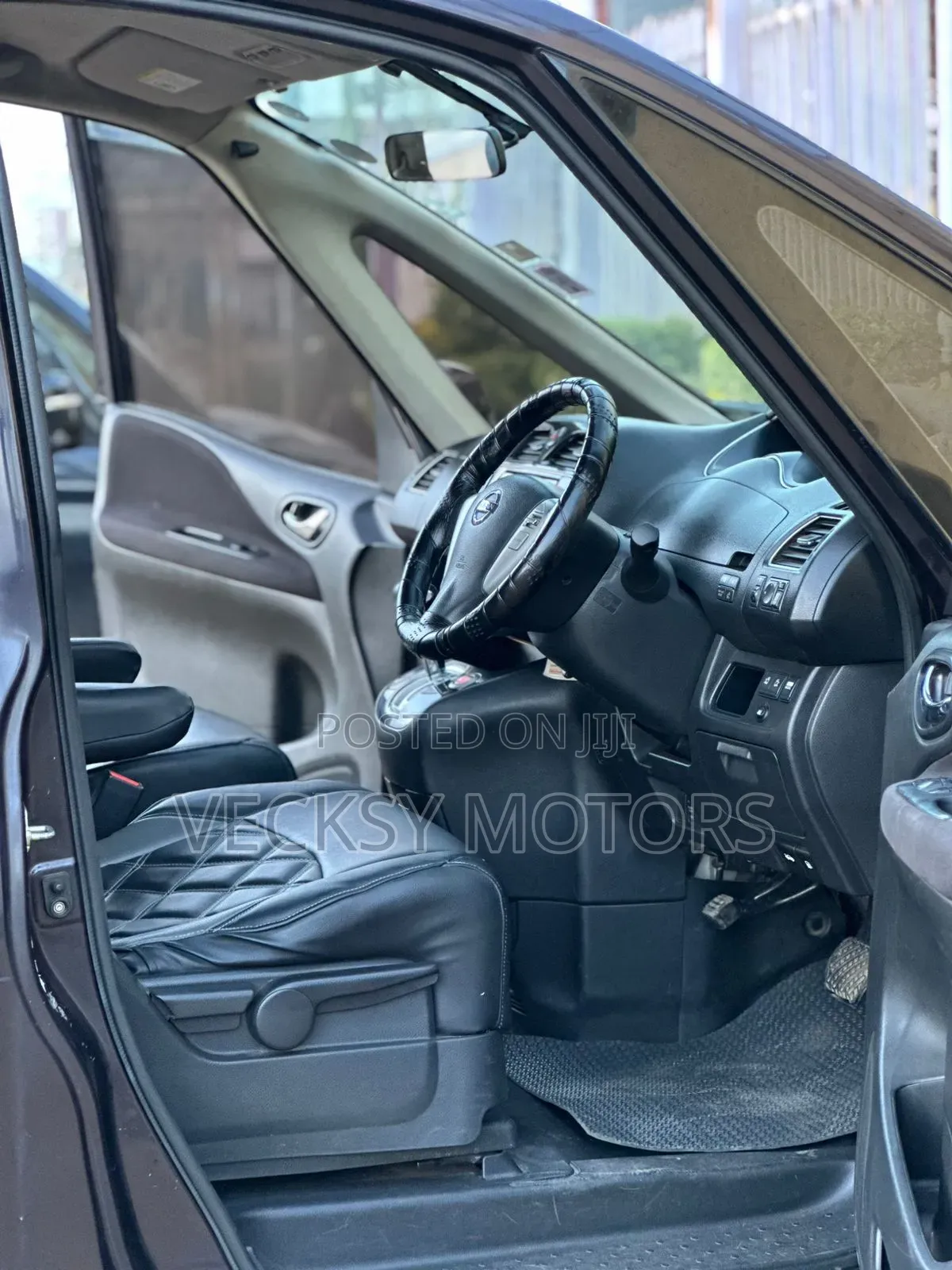 Nissan Serena 2012 Purple