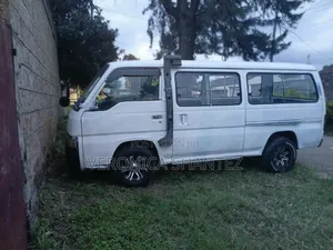 Nissan Caravan (Urvan) 2005 White