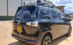 Toyota Sienta 2017 Black