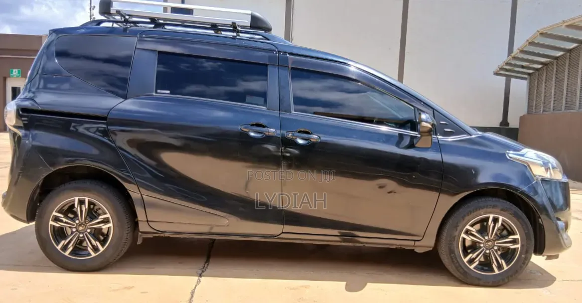 Toyota Sienta 2017 Black