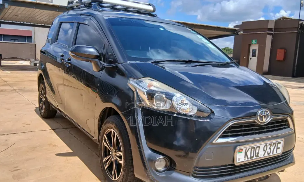 Toyota Sienta 2017 Black