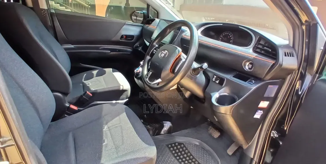 Toyota Sienta 2017 Black