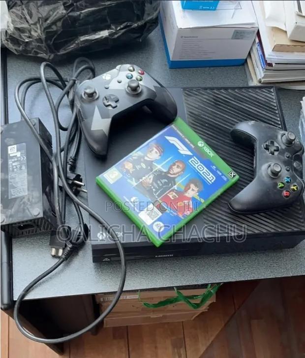 Microsoft X Box One (Standard) - main view