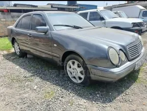 Mercedes-Benz E220 1997 Gray