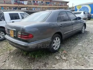 Mercedes-Benz E220 1997 Gray