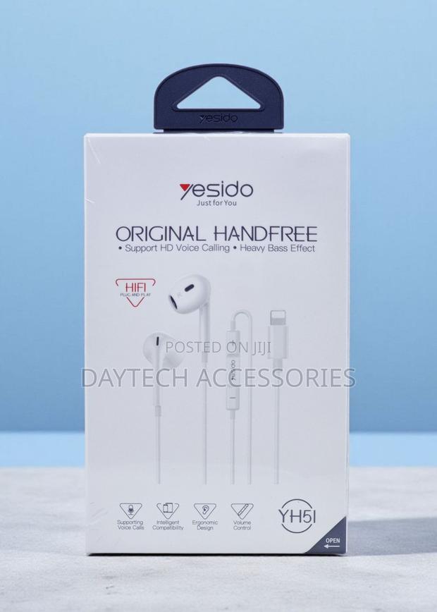 Yesido Yh51 Wired Lightning Connector Earphones for iPhones in White.