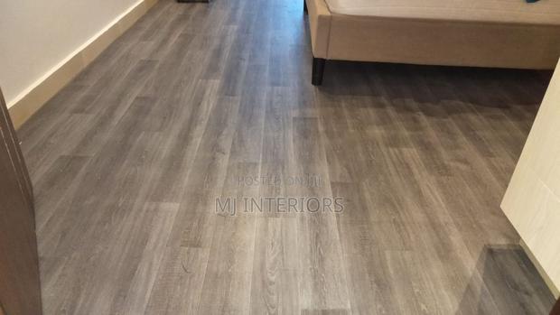 Luxury Mkeka Wa Mbao Vinyl Flooring for Homes Offices and Shops