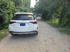 Mercedes-Benz GLE-Class GLE 300d 4MATIC 2019 White