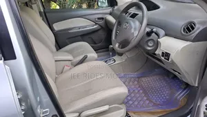 Toyota Belta 2010 Silver