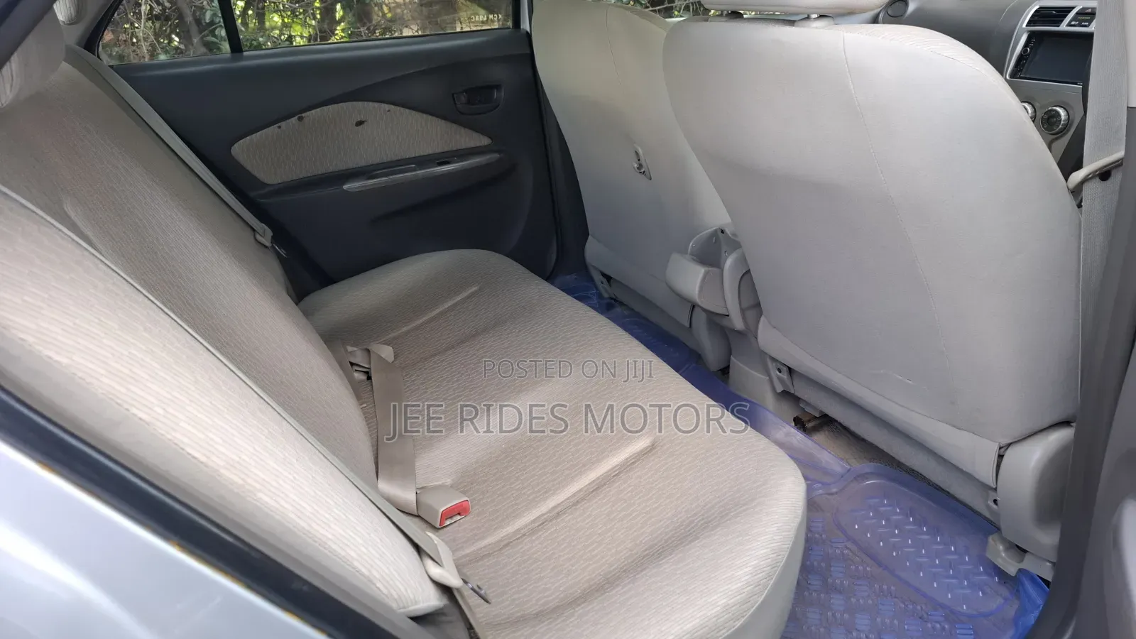 Toyota Belta 2010 Silver