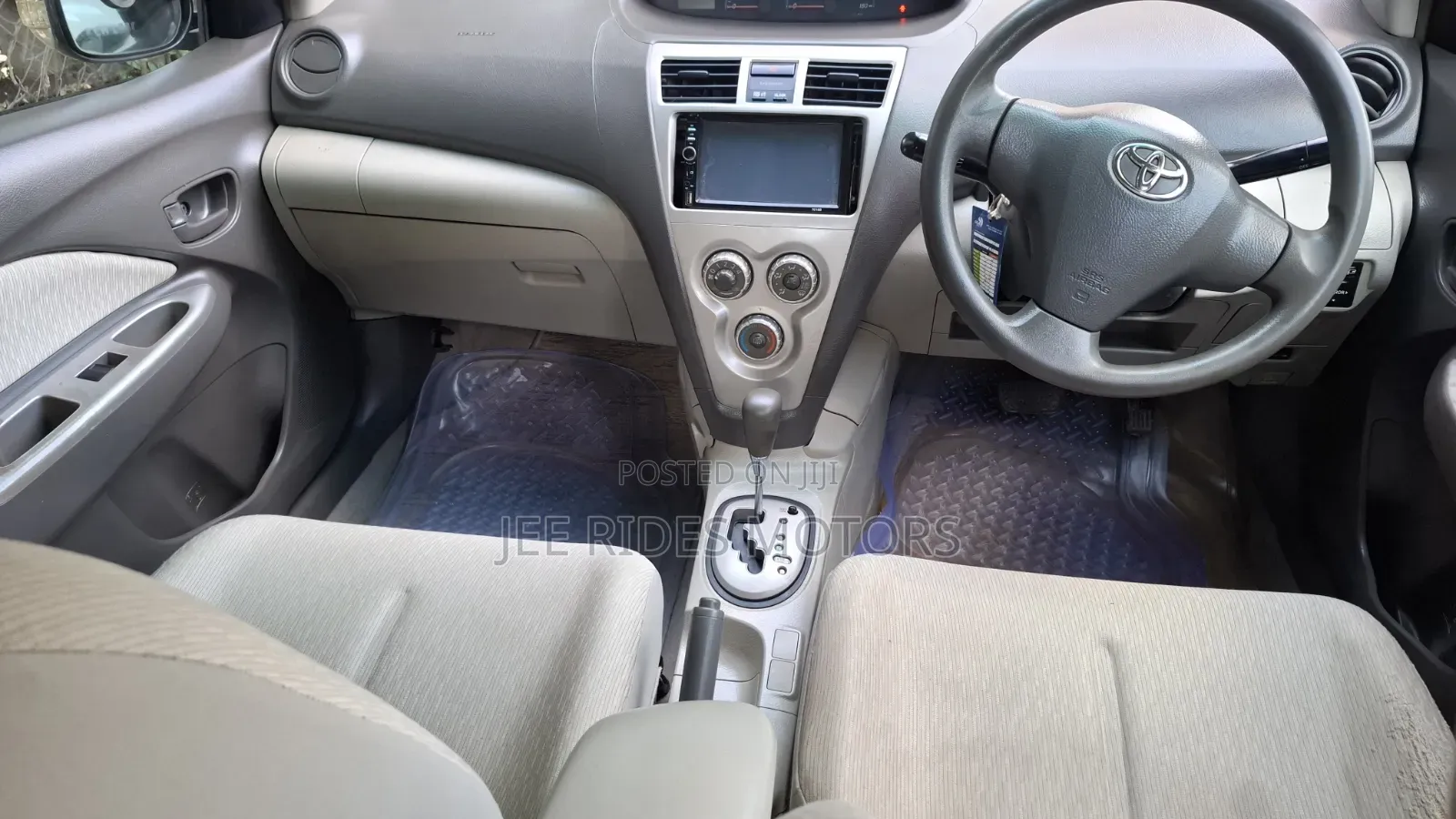 Toyota Belta 2010 Silver