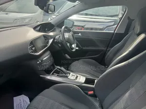 Peugeot 308 2019 Red