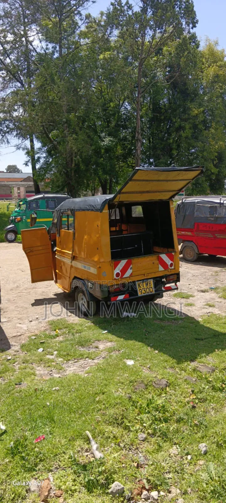 Piaggio 2019 Yellow