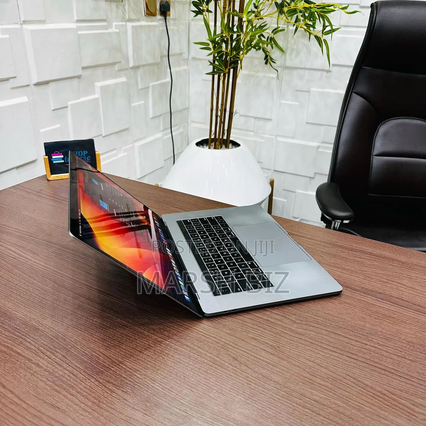 New Laptop Apple MacBook Pro 2017 8GB Intel Core i7 SSD 256GB