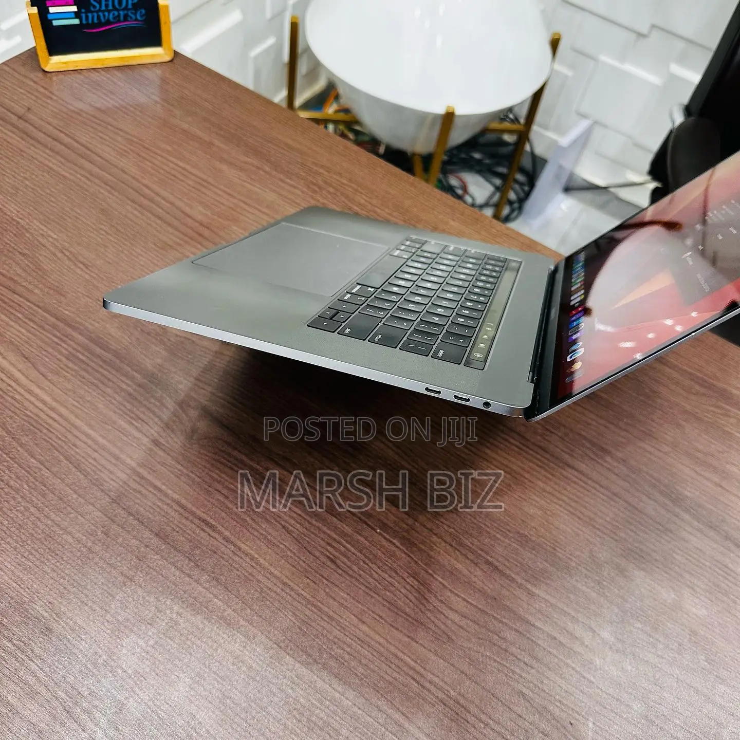 New Laptop Apple MacBook Pro 2017 8GB Intel Core i7 SSD 256GB
