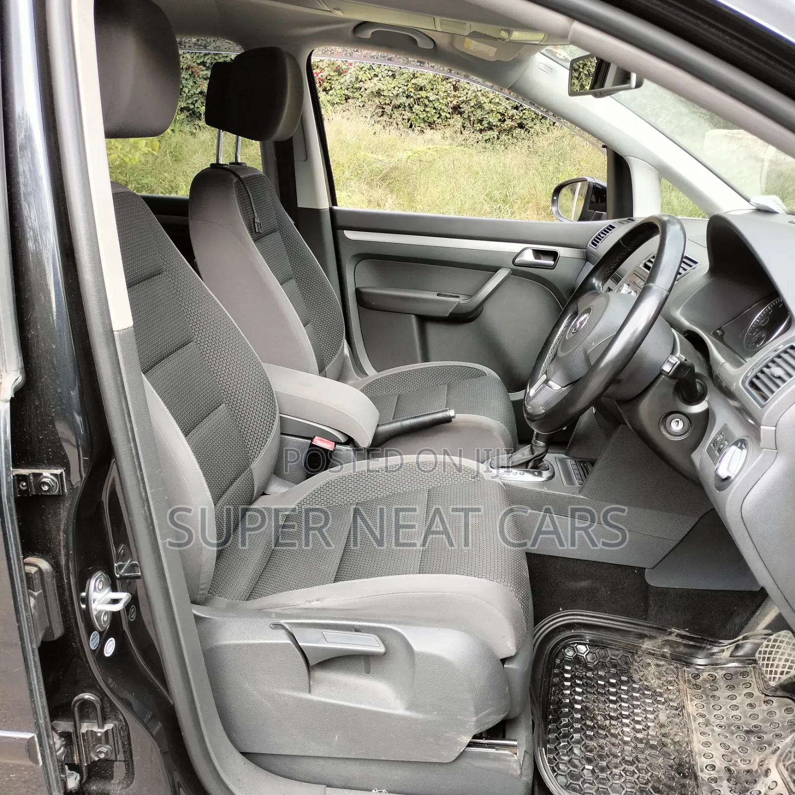 Volkswagen Touran 2015 Black