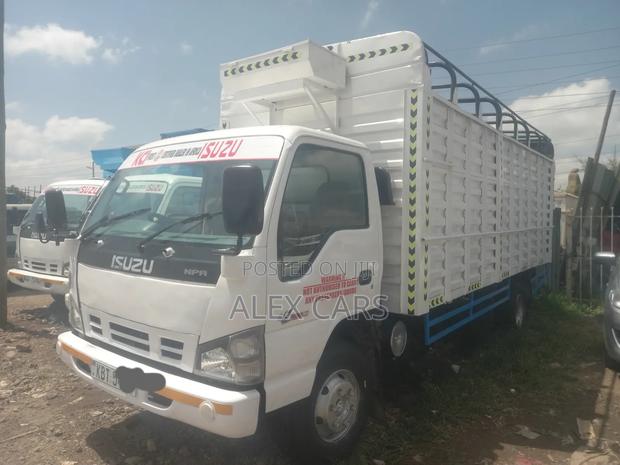 Isuzu NPR Truck - thumbnail 4