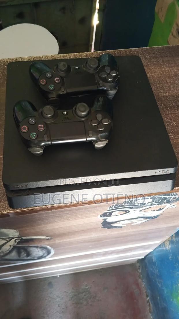 Ps4 Slim Chipped With 5 Games - thumbnail 3