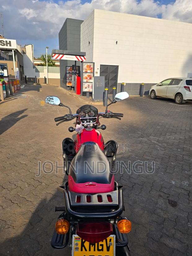 New Bajaj Avenger 150 Street 2026 Red